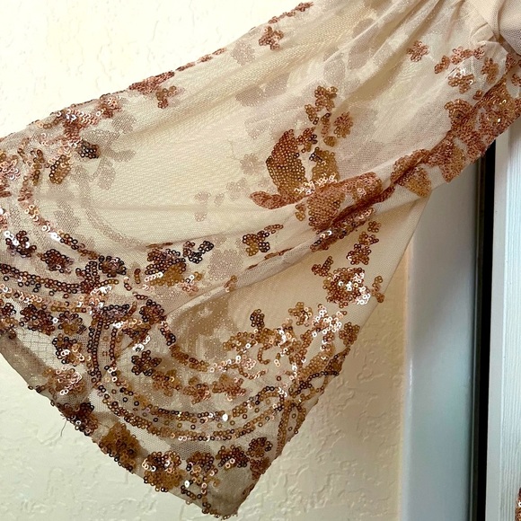 Sequins blouse. Formal or informal. Bell sleeves - Picture 5 of 5